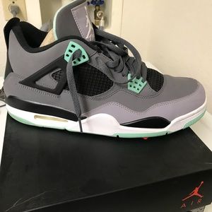 SZ 11.5 Jordan Retro 4